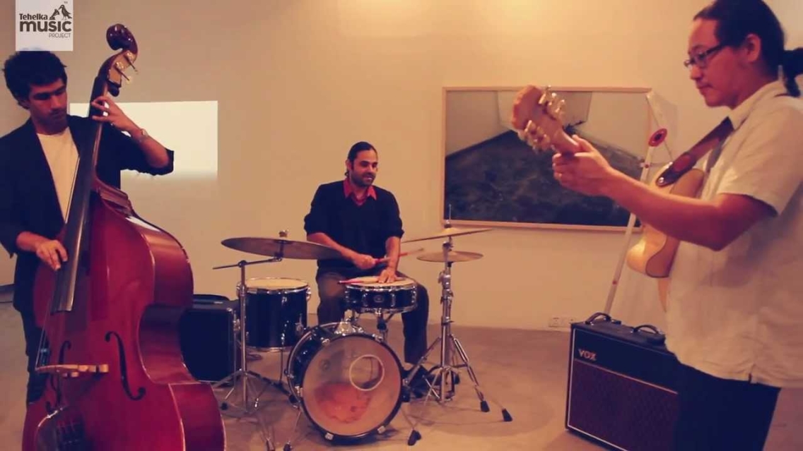 Play http://www.youtube.com/watch?v=iiVaP3OZrw8