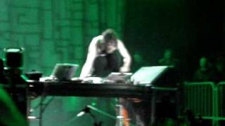 Play that amazing part in Girl Talk&#039;s &quot;Smash Your Head&quot;