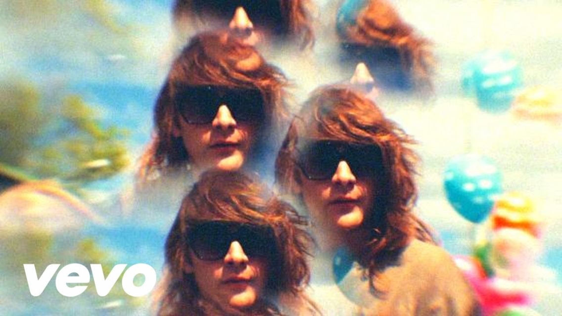 Play "Living In America" - Dom